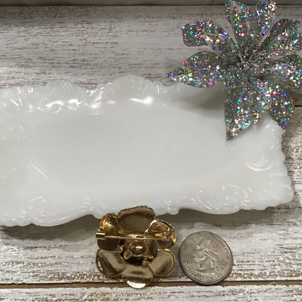 Flower Pin - Picture 3 of 3